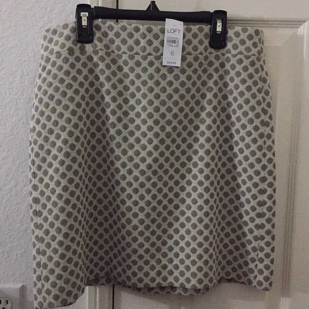Loft taupe and cream polka dot skirt size 6